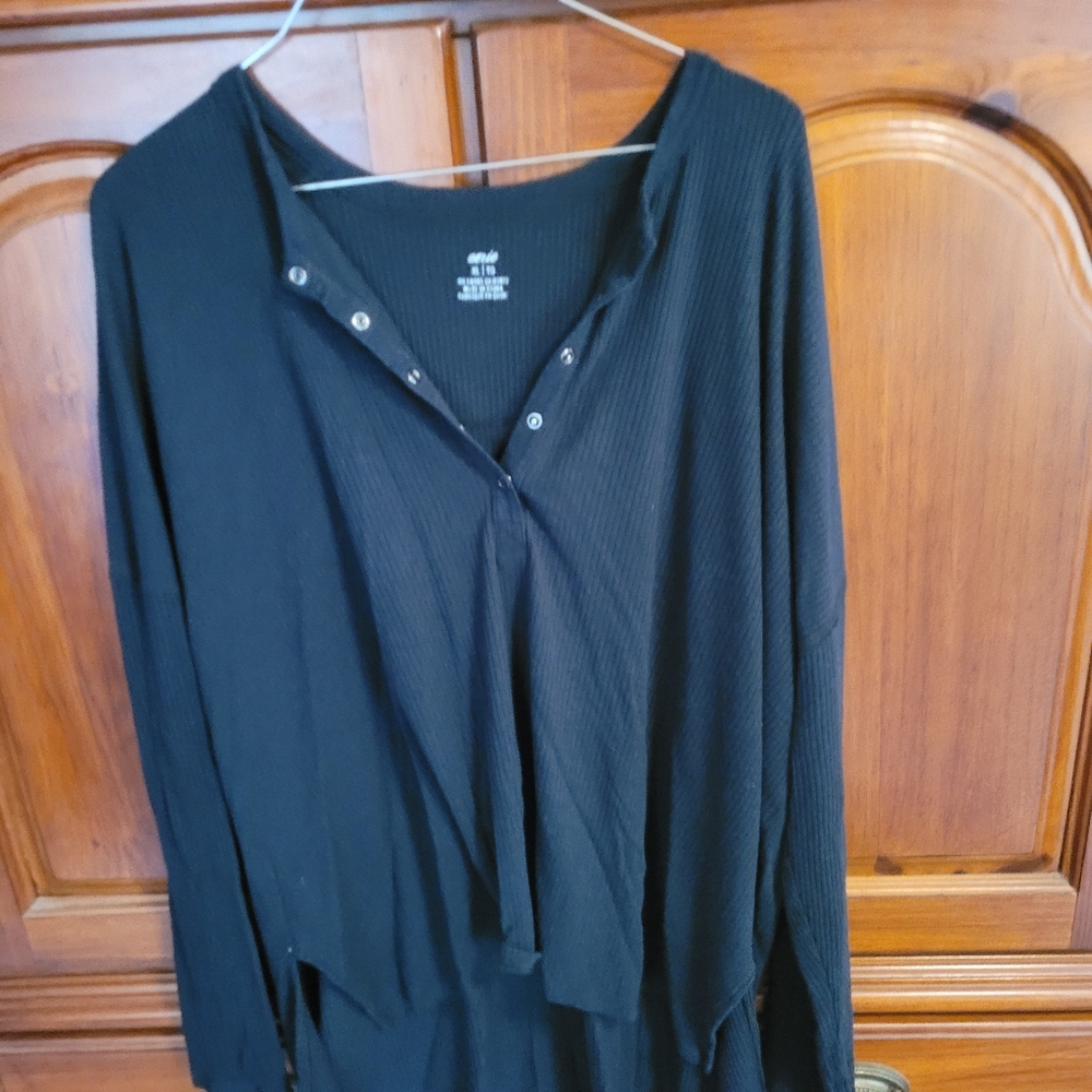 Aerie black thumb hole top, size XL